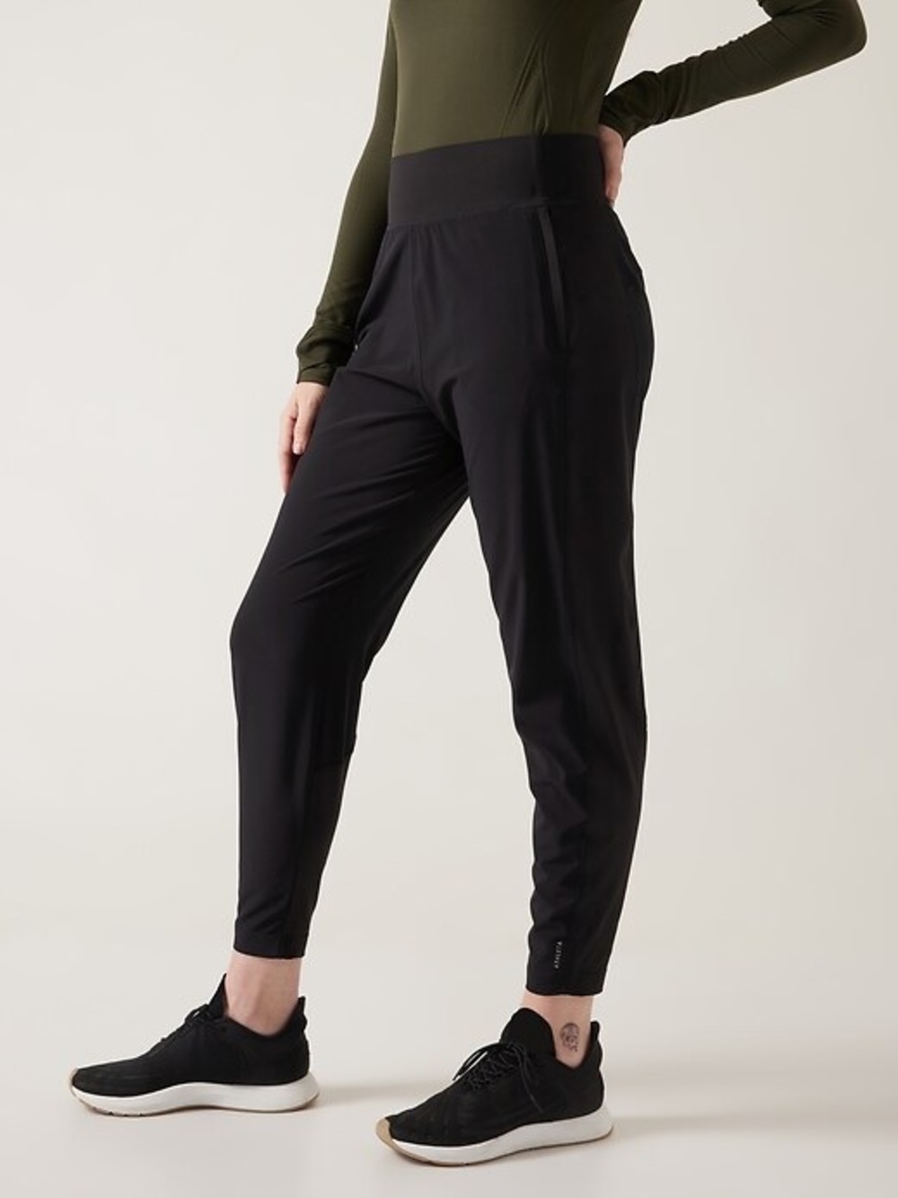 Athleta Run With It Jogger Pant Black Active Casual Women’s Size Medium Tall